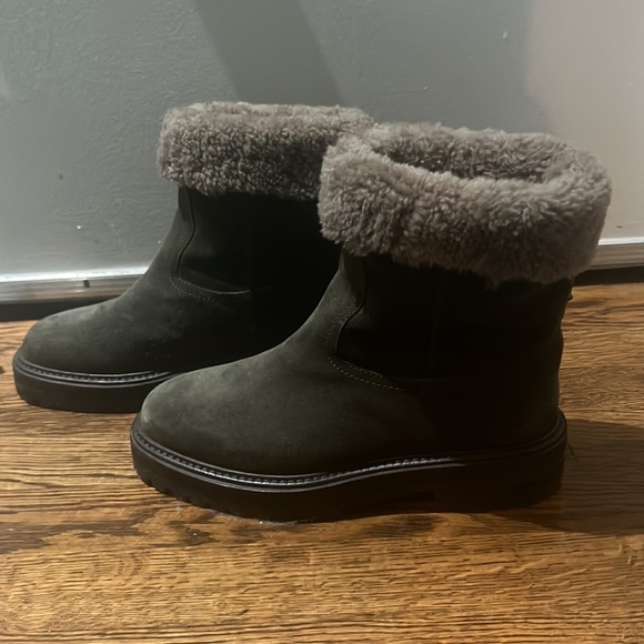 Jimmy Choo Yari Sherpa-lined Boots. Size 7. - Picture 2 of 7